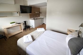 Crossroads Hotel Liverpool - Australia Shopping 24