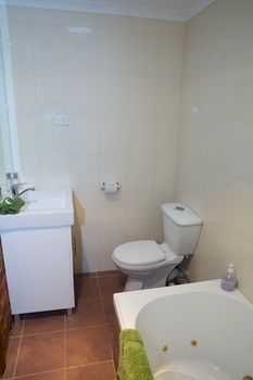 Holly Lane Mews - Accommodation Australia 9