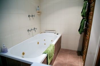 Holly Lane Mews - Accommodation Australia 10