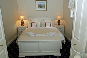 Holly Lane Mews - Accommodation Australia 24