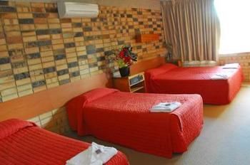 Palms Hotel Motel Chullora - Australia Shopping 0