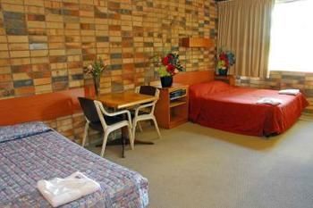 Palms Hotel Motel Chullora - Australia Shopping 1