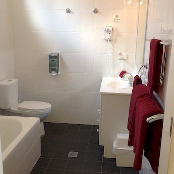 Ashton Townhouse Motel And Suites - Accommodation Australia 11