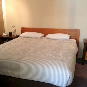 Ashton Townhouse Motel And Suites - Accommodation Australia 13