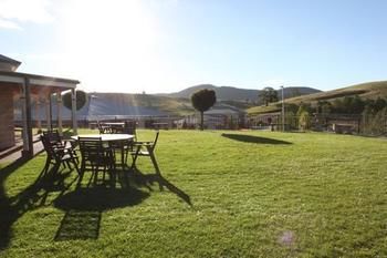 Bowen Inn Motel - Local Tourism 2