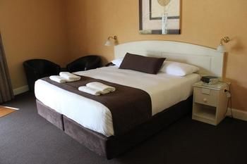 Bowen Inn Motel - Local Tourism 9