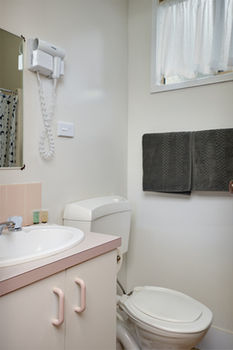 Gundagai Cabins & Tourist Park - Local Tourism 13