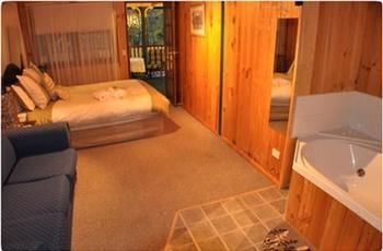 Peppertree Cottage - Accommodation Australia 4