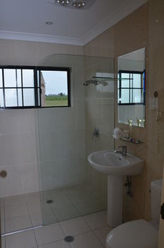 Broken View Estate - Bed n Breakfasts 1