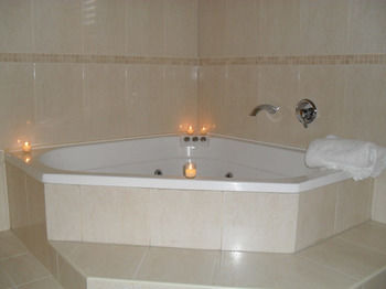 Broken View Estate - Bed n Breakfasts 2