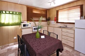 Mapleton Cabins & Caravan Park - Accommodation Australia 4