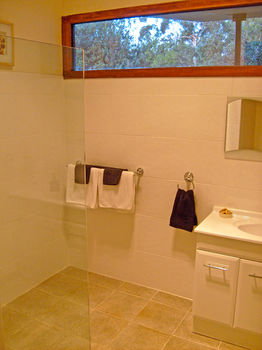 Valley Farm Vineyard Cottages - Local Tourism 12