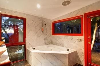 Mt Dandenong Imperial Retreat - Accommodation Australia 12