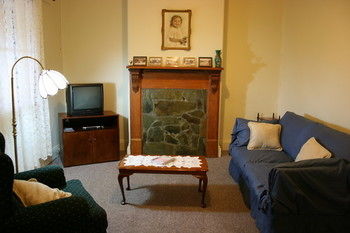 A Settler's Cottage - Local Tourism 2