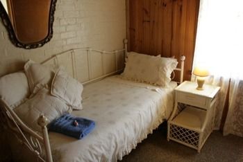 A Settler's Cottage - Local Tourism 4
