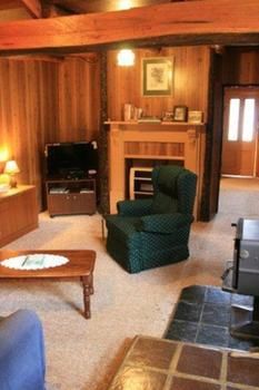 A Settler's Cottage - Local Tourism 10