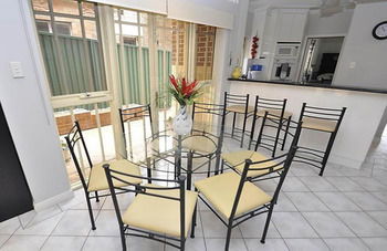 Kingsford 12 Shaw Furnished Apartment - Accommodation Australia 3