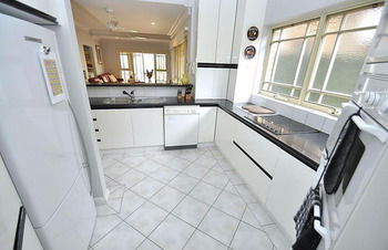 Kingsford 12 Shaw Furnished Apartment - Accommodation Australia 4