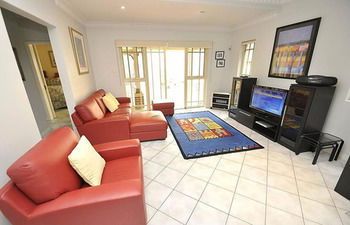 Kingsford 12 Shaw Furnished Apartment - Accommodation Australia 5