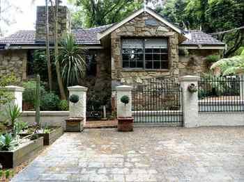 Aquila Nova Retreat - Bed n Breakfasts 1