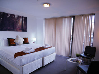 Anchor On Paramount - Australia Shopping 6