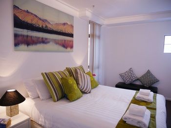 Anchor On Paramount - Australia Shopping 8