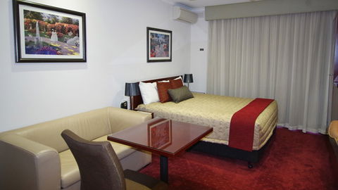 BEST WESTERN Ensenada Motor Inn - Accommodation Australia 0