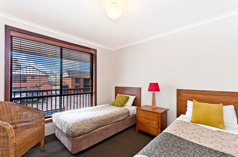 BEST WESTERN Tudor Motor Inn - Local Tourism 3