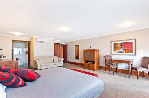BEST WESTERN Tudor Motor Inn - Local Tourism 6