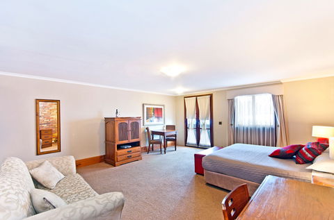 BEST WESTERN Tudor Motor Inn - Local Tourism 7