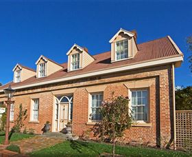 Racecourse Inn - The - Accommodation Australia 0