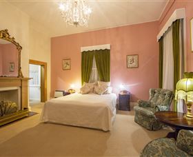 Racecourse Inn - The - Accommodation Australia 3