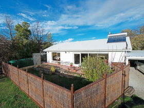 Sandy Bay Chalet - Local Tourism 1