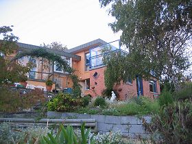 Alexanders Airport Accommodation - Local Tourism 0
