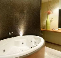 Hepburn Spa Pavilions - Saffron - Local Tourism