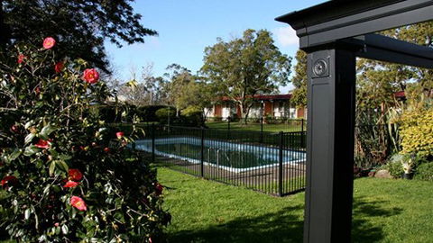 Captains Lodge International - Accommodation Australia 0