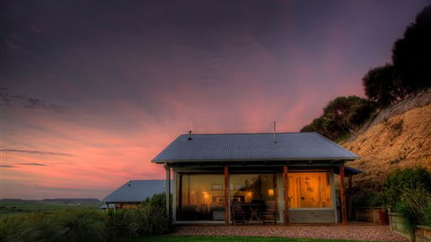 Anchors Beach House - Local Tourism 1