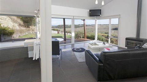 Anchors Beach House - Local Tourism 6