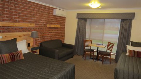 AAT 28 Goldsmith Hotel - Accommodation Australia 2