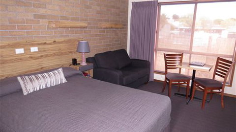AAT 28 Goldsmith Hotel - Accommodation Australia 3