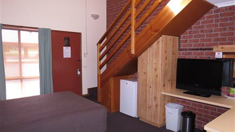 AAT 28 Goldsmith Hotel - Accommodation Australia 7