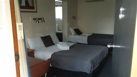 Budget On The Lake - Accommodation Australia 3