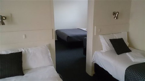 Budget On The Lake - Accommodation Australia 4