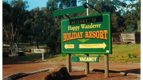 Happy Wanderer Holiday Resort - Australia Shopping 2