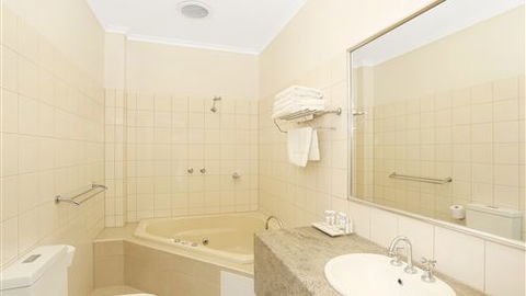 Quality Inn & Suites The Menzies - Accommodation Australia 1