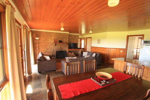 Apollo Bay Cottages - Local Tourism 4