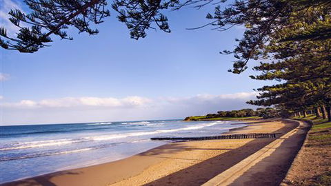 Front Beach Torquay Beach Houses - Local Tourism 3