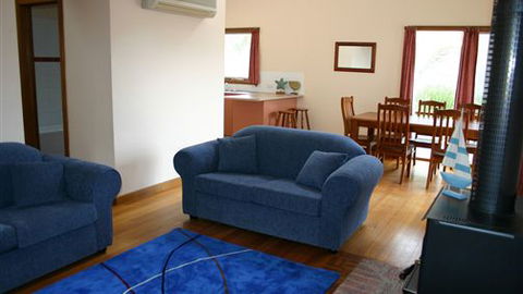 Front Beach Torquay Beach Houses - Local Tourism 1