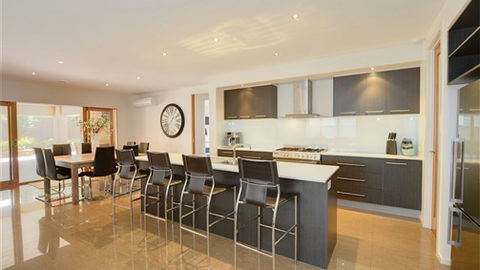 Newington Lake House - Accommodation Australia 3