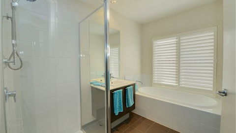 Newington Lake House - Accommodation Australia 6